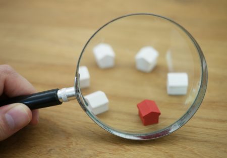 a hand holding a wire